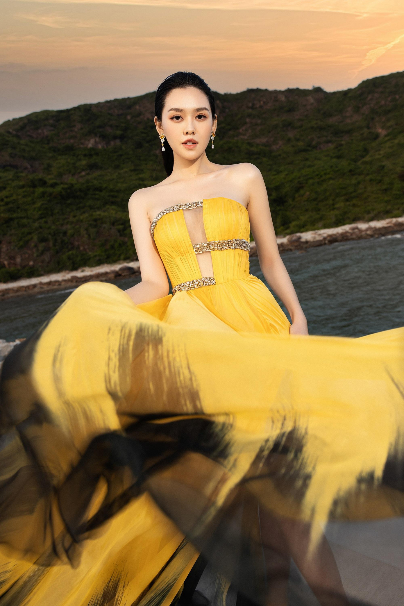 Trong không khí và khung cảnh thiên nhiên ban tặng, các hoạt động đồng hành của cuộc thi được diễn ra từ ngày 16/7 - 12/8. Trong khuôn khổ vòng Chung kết sẽ bao gồm các phần thi như: Người đẹp Thể thao (20/7), Đại nhạc hội - Người đẹp biển (23/7), Vietnam Beauty Fashion Fest (29/7 - 30/7), Head to Head Challenge (1/8 - 7/8) và đêm Chung kết (12/8).