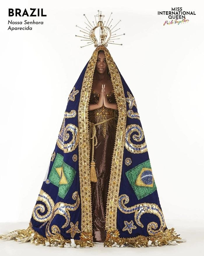 Đại diện Brazil hóa thân thành chiếc thảm thần cực kỳ độc đáo trong phần thi này. Đại diện Brazil hóa thân thành chiếc thảm thần cực kỳ độc đáo trong phần thi này.