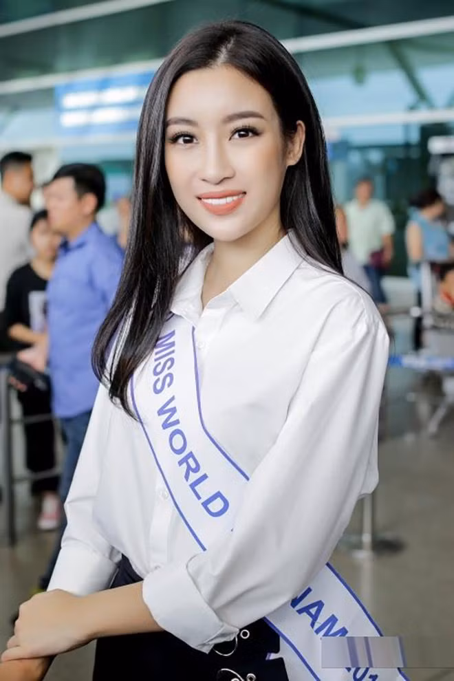 Đỗ Mỹ Linh khoe nhan sắc ngây thơ, trong sáng như một cô nữ sinh.