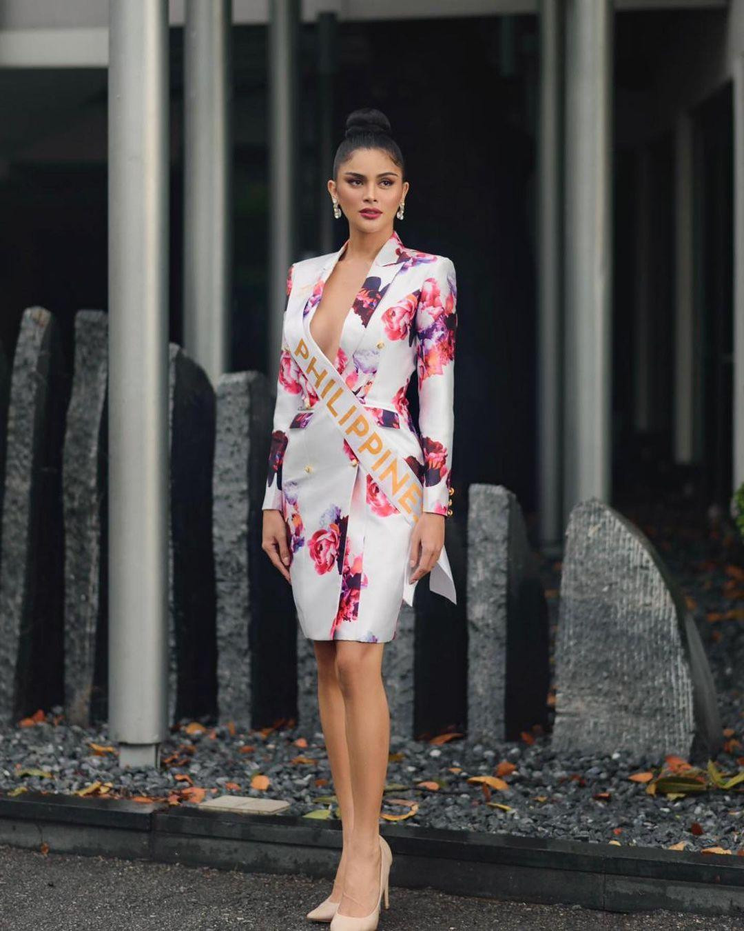 Người đẹp cho biết cô bắt đầu quá trình chuyển giới từ năm 2013 sau khi gia nhập cộng đồng chuyển giới Cebu. Fuschia may mắn nhận được sự ủng hộ của gia đình và bạn bè thân thiết.