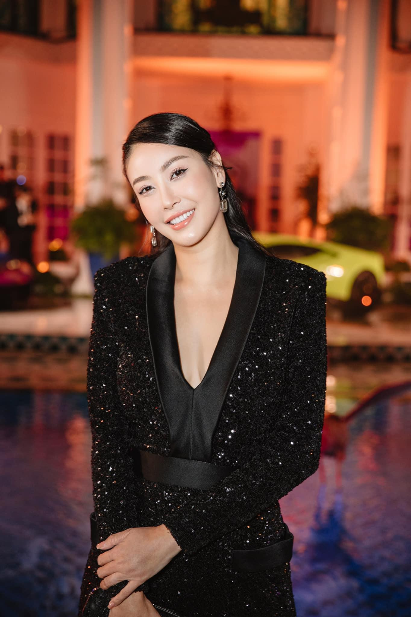 Nhan sắc tuổi tứ tuần của HHVN 1992 khiến fans trầm trồ.