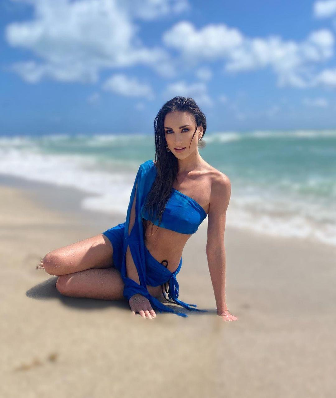 Sofia Depassier sẽ trở thành đối thủ của Hoa hậu Ngọc Châu tại Miss Universe 2022 sau khi cô đăng quang Hoa hậu Hoàn vũ Việt Nam 2022 vào tối 25/6 vừa qua. Sofia Depassier sẽ trở thành đối thủ của Hoa hậu Ngọc Châu tại Miss Universe 2022 sau khi cô đăng quang Hoa hậu Hoàn vũ Việt Nam 2022 vào tối 25/6 vừa qua.