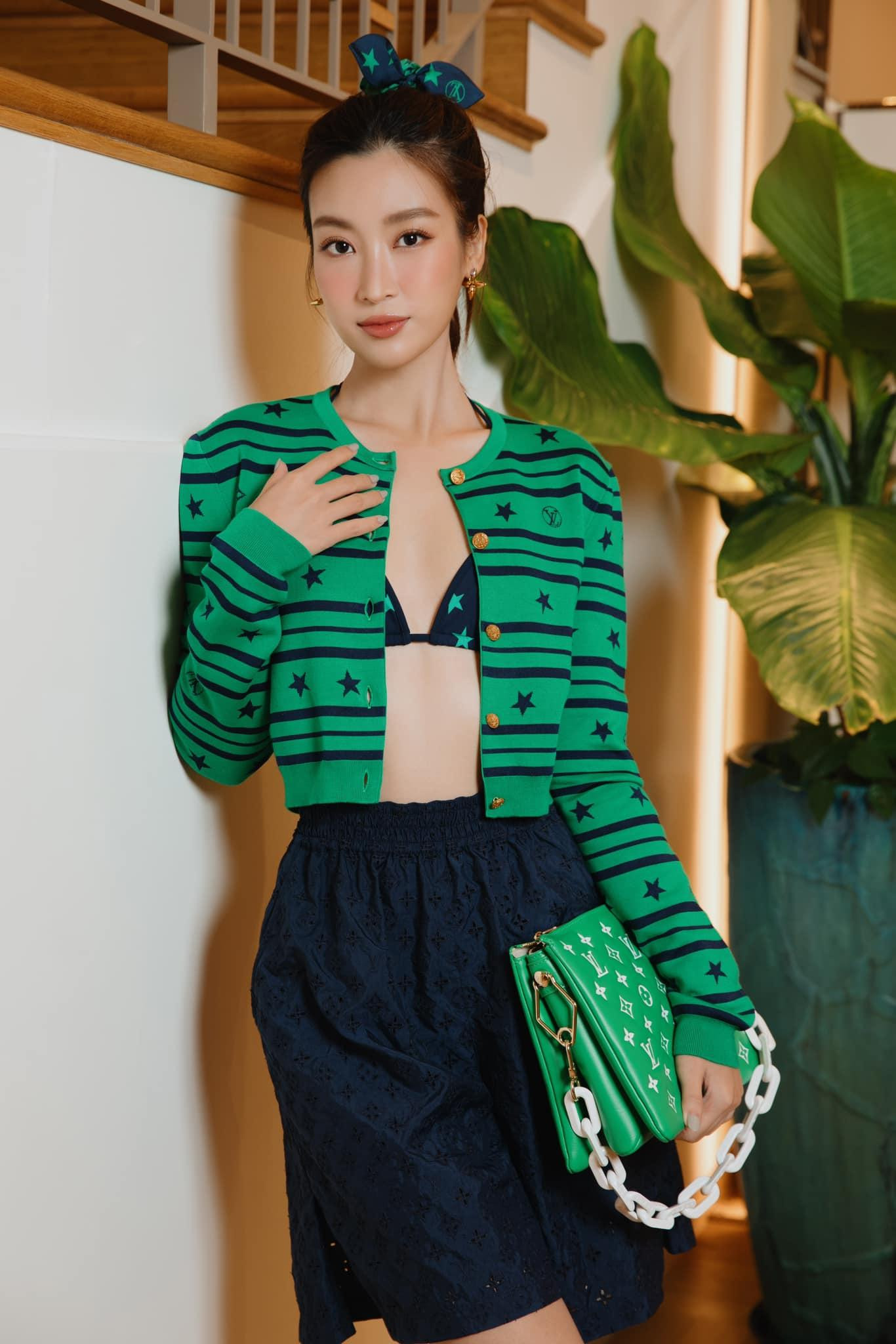 Hoa hậu Đỗ Mỹ Linh diện mốt khoe nội y táo bạo và gợi cảm.