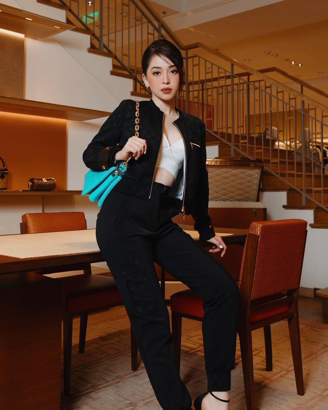 Nhan sắc của nàng Á hậu Việt Nam 2018 ngày càng xinh đẹp và quyến rũ.