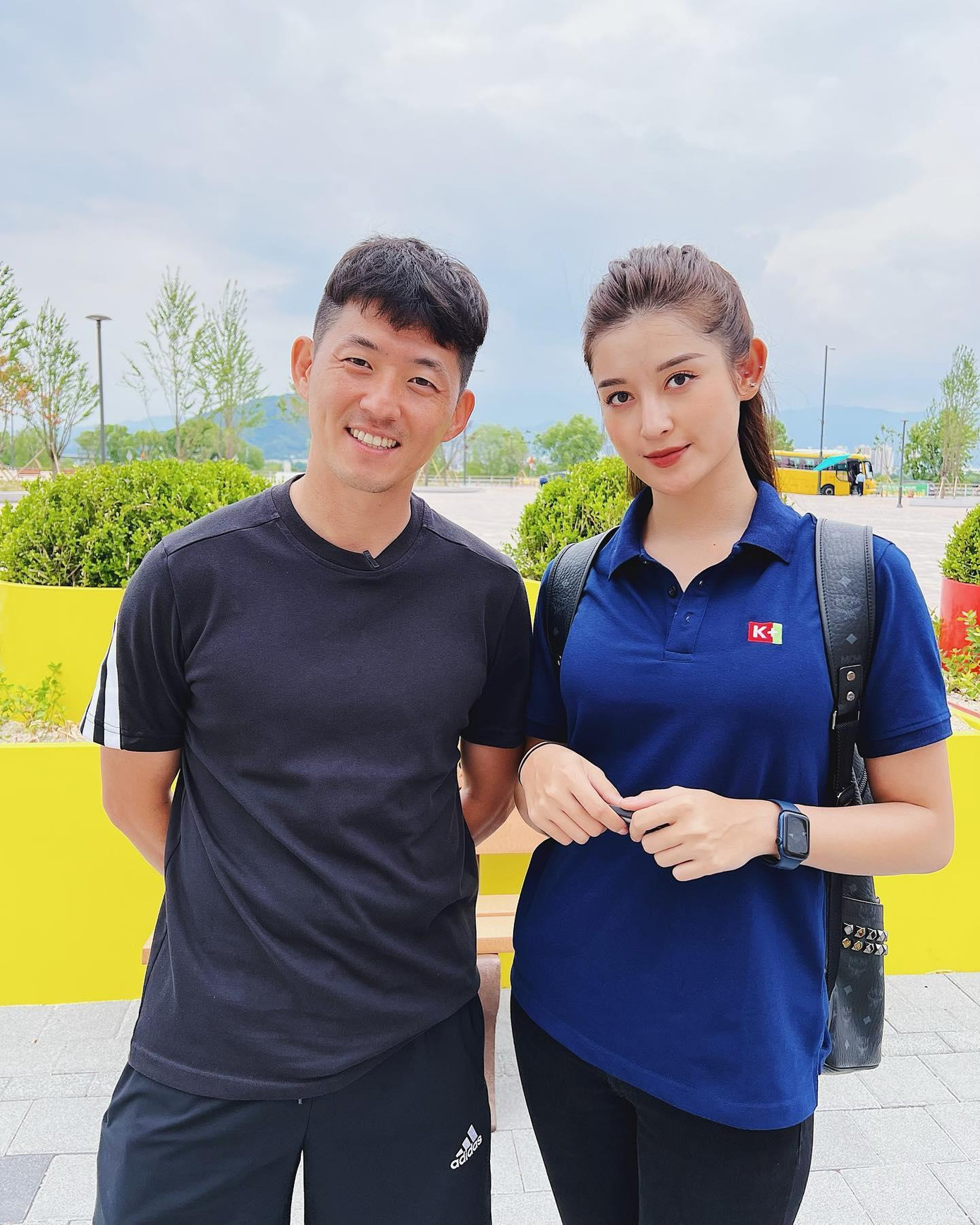 Trong đợt sang Hàn Quốc tác nghiệp vừa qua, Huyền My diện trang phục đồng phục năng động của nhà đài để phù hợp với hình ảnh khi lên sóng.