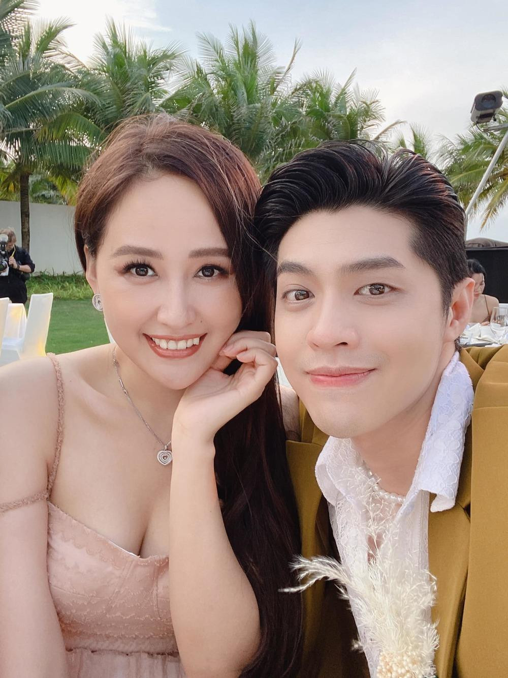 Noo Phước Thịnh đăng ảnh tình tứ bên Mai Phương Thúy kèm theo dòng chữ “It’s Wedding Time” (Tạm dịch: Đã đến lúc cưới) khiến fans tò mò. Noo Phước Thịnh đăng ảnh tình tứ bên Mai Phương Thúy kèm theo dòng chữ “It’s Wedding Time” (Tạm dịch: Đã đến lúc cưới) khiến fans tò mò.