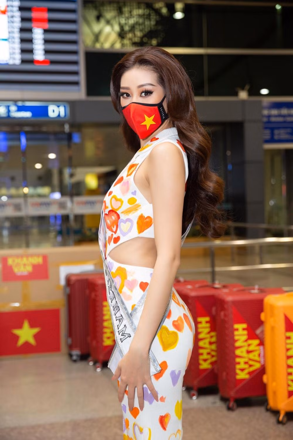 Những hình trái tim này như trái tim yêu thương mà các fans gửi gắm tới Khánh Vân trong cuộc thi.