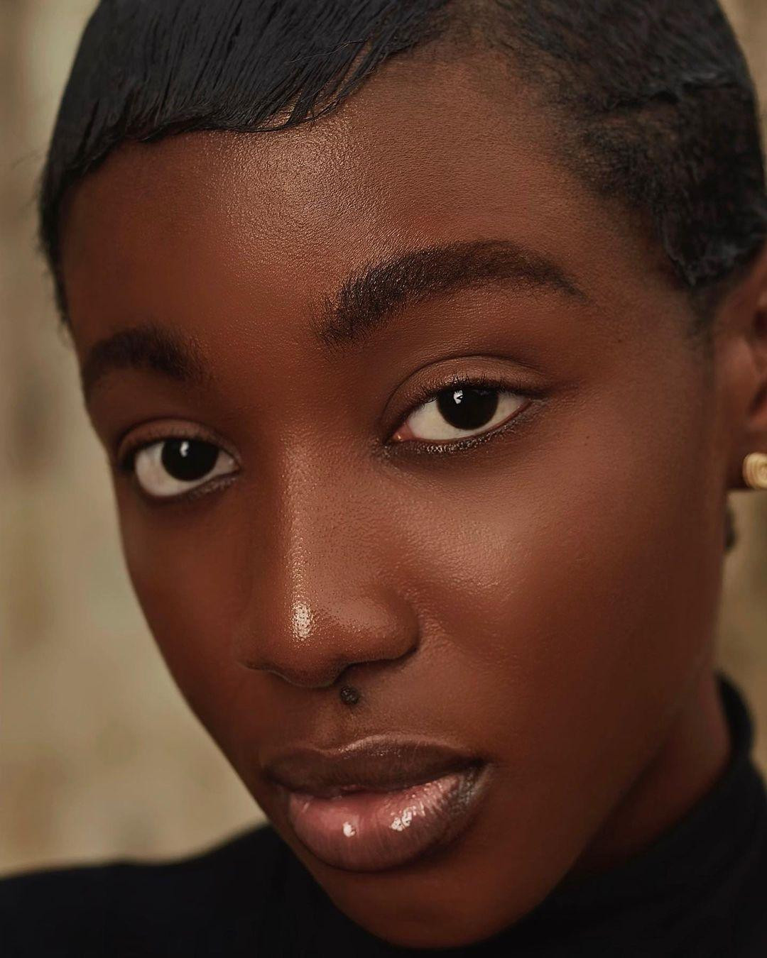 Tân Hoa hậu Quốc tế Nigeria sở hữu gương mặt ấn tượng với đôi mắt to tròn, được ví như một 'viên ngọc trai đen'.