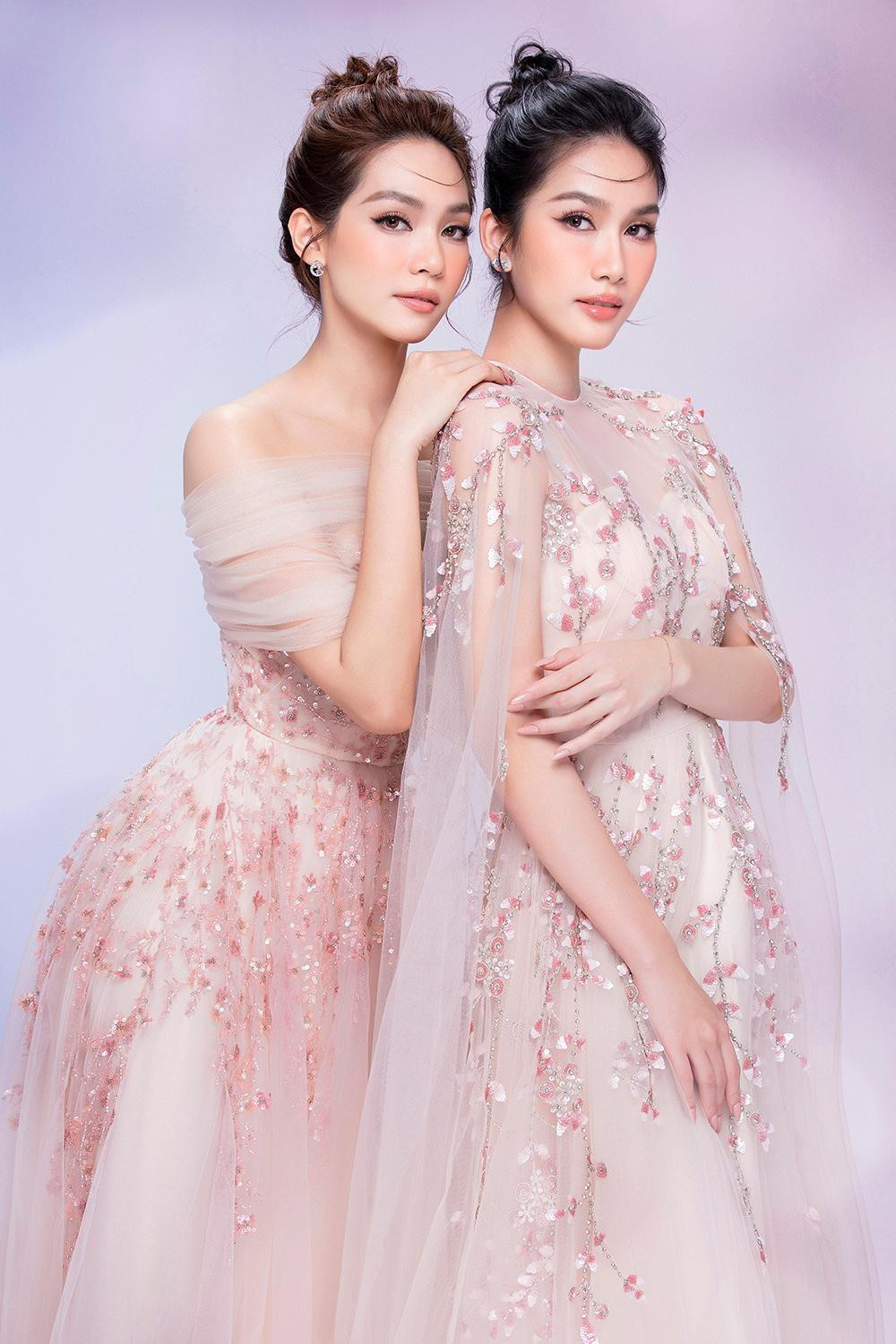 Với bộ cánh thứ hai, Á hậu Phương Anh cùng Miss International 2019 như hóa thành những nàng thơ vô cùng ngọt ngào.