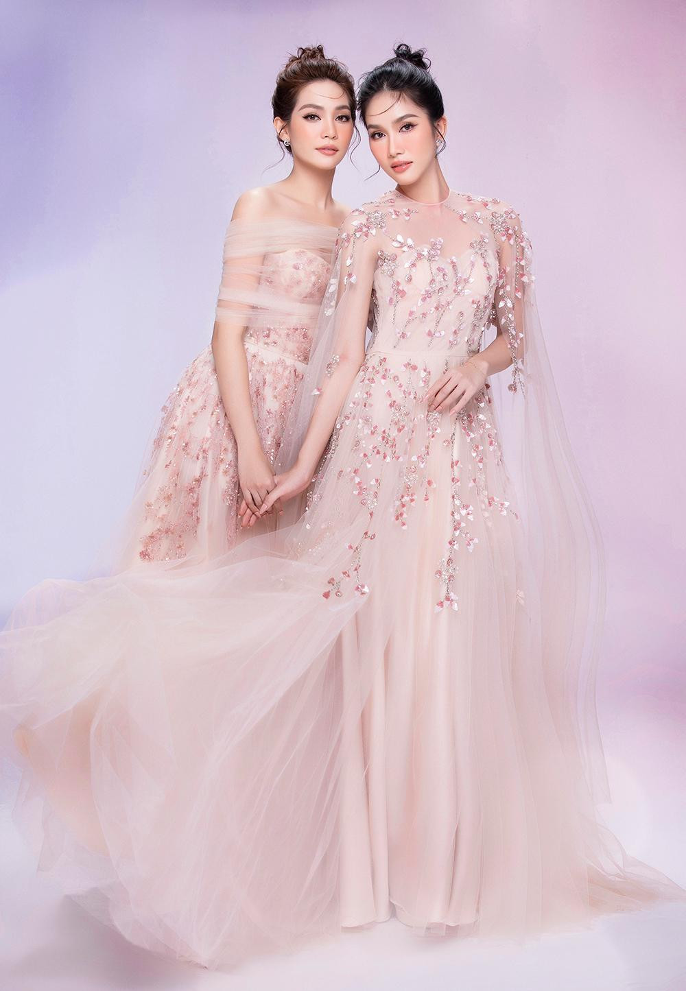 Á hậu Phương Anh chọn cho mình một thiết kế kiểu cánh tiên vô cùng thướt tha, dịu dàng. Còn Miss International (Hoa hậu Quốc tế) 2019 khoác trên mình một bộ cánh khoe vai trần cực quyến rũ nhưng không kém phần thanh lịch.