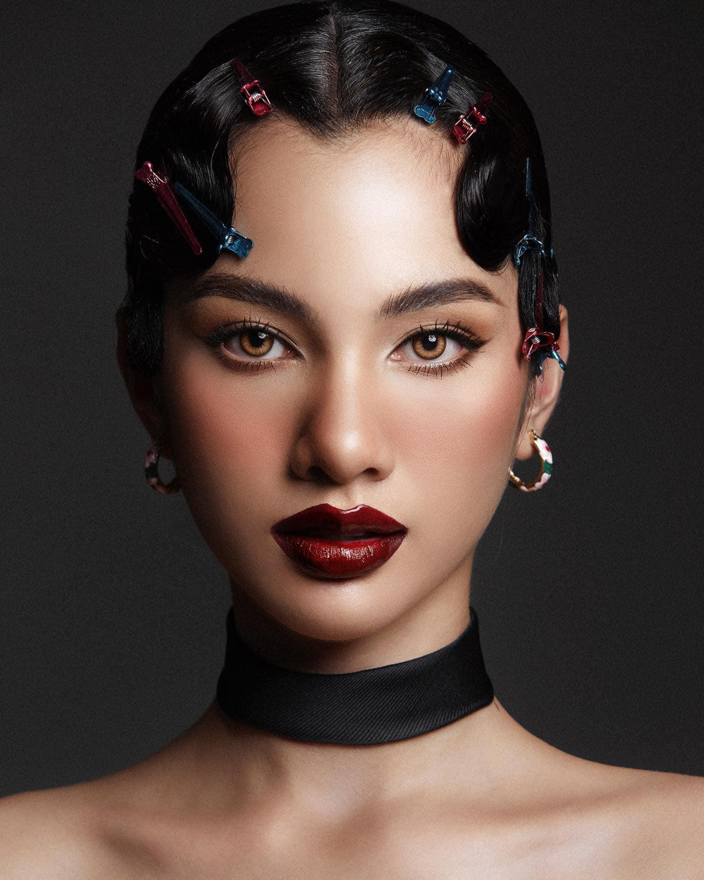 Người đẹp Cẩm Đan hoá quý cô cổ điển với cách trang điểm ấn tượng.