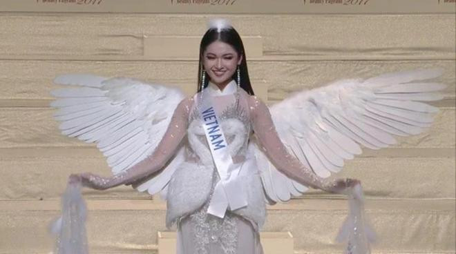 Điểm nhấn của bộ trang phục chính là chiếc mấn hình ảnh chim cò đang ấp trứng trên bụi tre cách điệu tạo thành 5 vòng vô cùng độc đáo. Tuy nhiên ngay sát giờ diễn, Thùy Dung gặp sự cố bị thủy đậu khiến sức khỏe sa sút và không thể đội chiếc mấn như ý tưởng ban đầu do quá nặng khiến fans tiếc nuối.