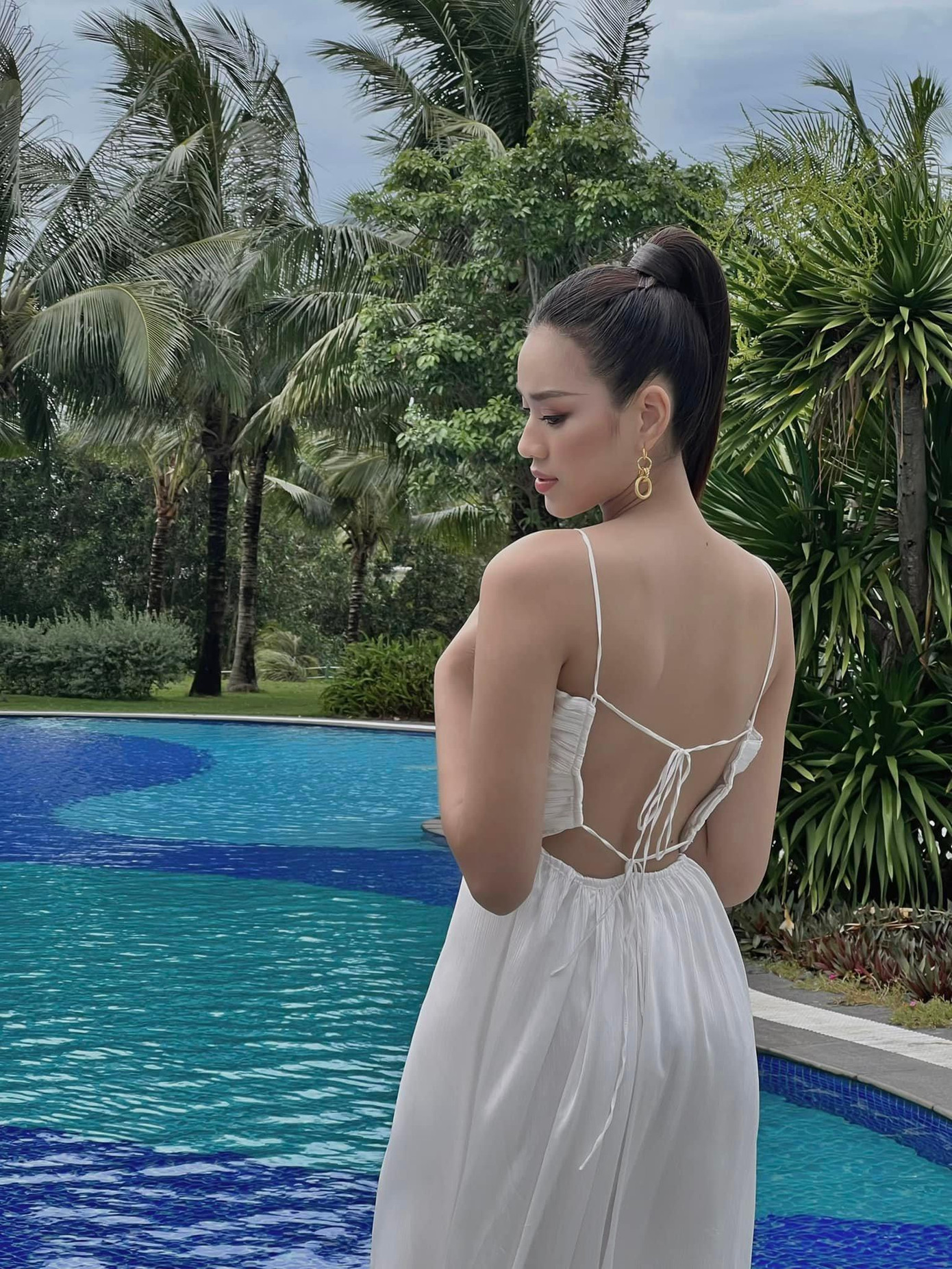 Người đẹp xứ Thanh tự tin với sắc vóc xinh đẹp, quyến rũ của mình.