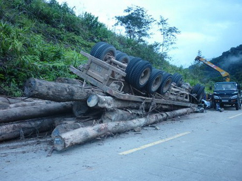 Hiện trường vụ tai nạn trên đèo Lò Xo rạng sáng 9-10. Ảnh: An Nghệ