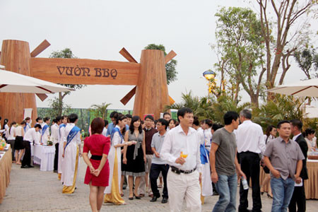 Các chương trình ca nhạc, tiệc nướng...được tổ chức thường xuyên tại Vincom Village để cập nhật thông tin dự án cho khách hàng.