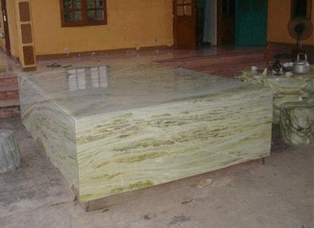 Sập bằng đá tự nhiên được giới thiệu có giá gần chục tỷ đồng
