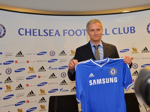 Mourinho trong buổi ra mắt giới truyền thông. Mourinho trong buổi ra mắt giới truyền thông