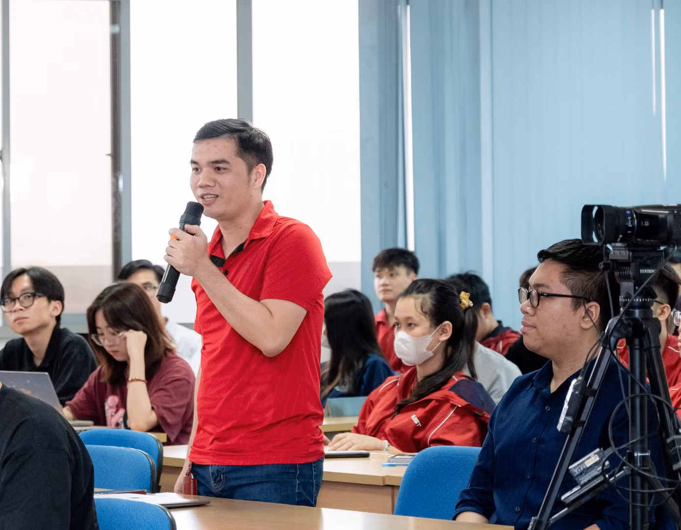 Nhiều bạn trẻ đặt câu hỏi về chủ đề khởi nghiệp, lập nghiệp cũng như các thông tin liên quan Blockchain