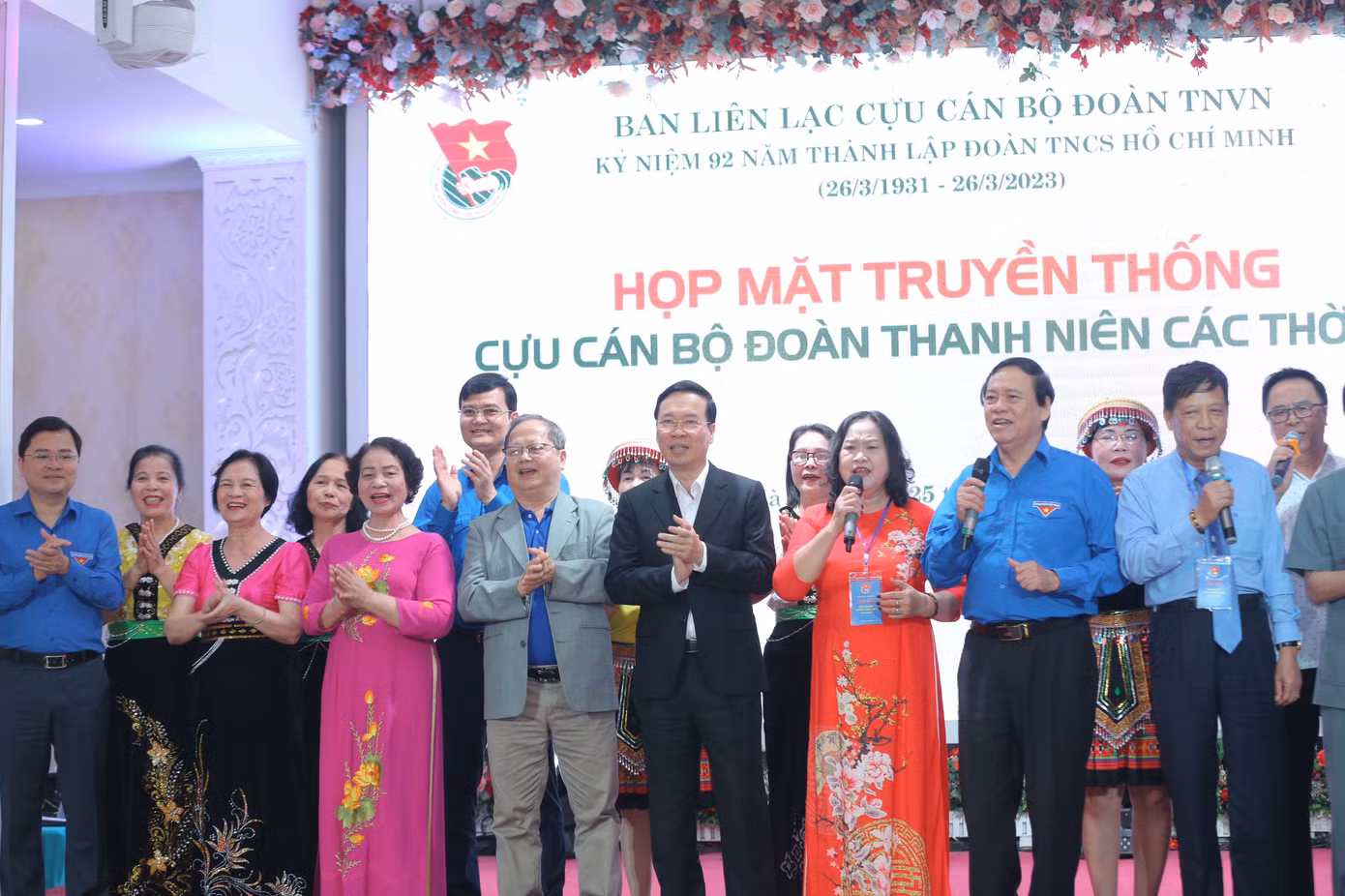 Chủ tịch nước Võ Văn Thưởng cùng cán bộ Đoàn các thời kỳ tại buổi họp mặt. Ảnh: Bảo Anh Chủ tịch nước Võ Văn Thưởng cùng cán bộ Đoàn các thời kỳ tại buổi họp mặt. Ảnh: Bảo Anh
