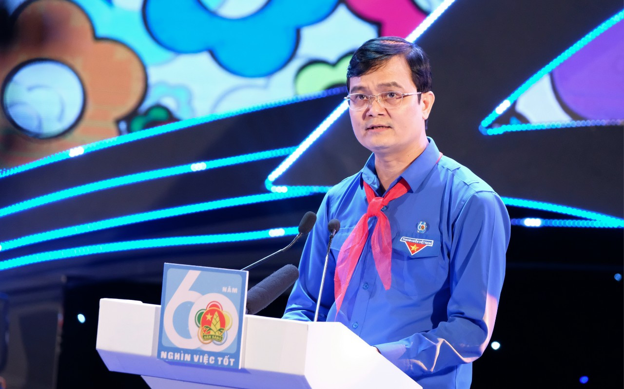 Anh Bùi Quang Huy - Ủy viên dự khuyết T.Ư Đảng, Bí thư thứ nhất T.Ư Đoàn - phát biểu tại lễ kỷ niệm 60 năm phong trào "Nghìn việc tốt" (ảnh: Hoàng Mạnh Thắng). Anh Bùi Quang Huy - Ủy viên dự khuyết T.Ư Đảng, Bí thư thứ nhất T.Ư Đoàn - phát biểu tại lễ kỷ niệm 60 năm phong trào "Nghìn việc tốt" (ảnh: Hoàng Mạnh Thắng).