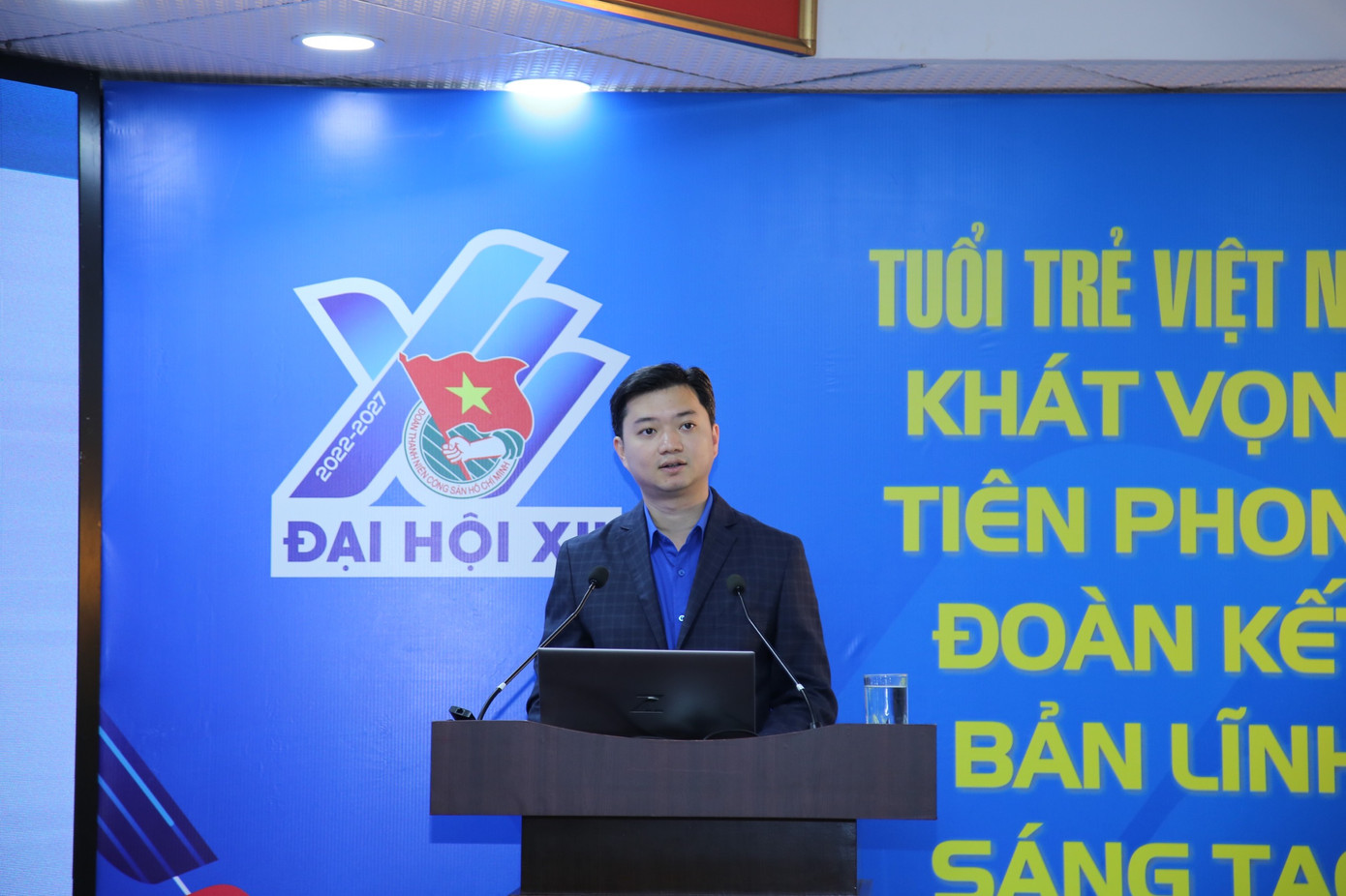 Anh Nguyễn Minh Triết, Bí thư T.Ư Đoàn, Chủ tịch T.Ư Hội Sinh viên Việt Nam trình bày chuyên đề tại hội nghị. Ảnh: Lâm Đăng Hải