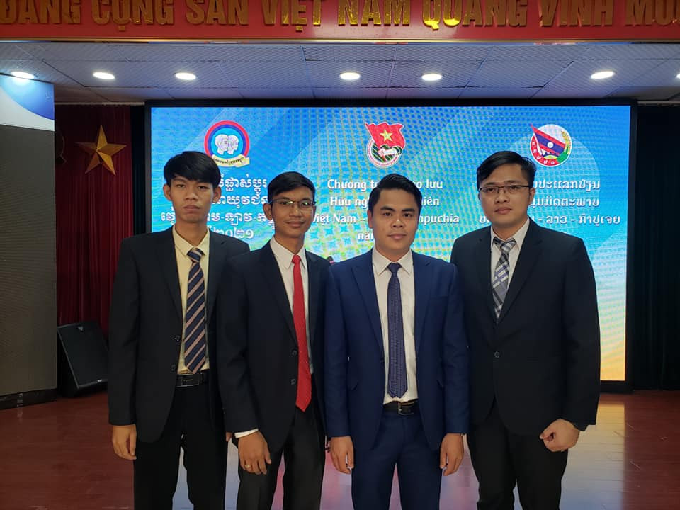 Vun Liem trong chương trình giao lưu thanh niên Việt Nam-Lào-Campuchia