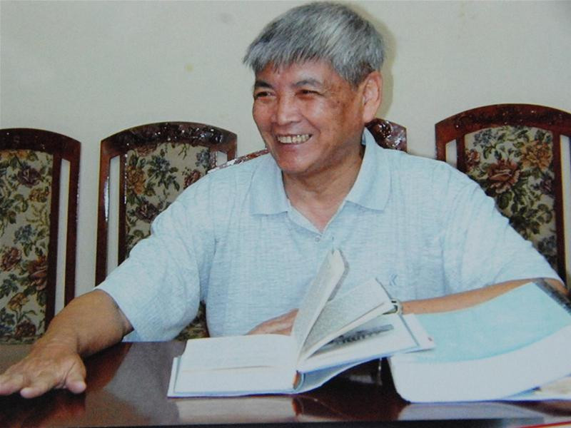 Thi sĩ Việt Phương năm 2002 Thi sĩ Việt Phương năm 2002