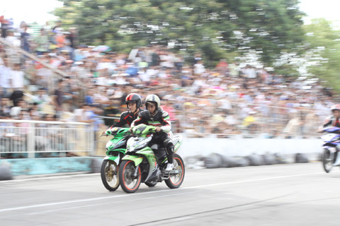 Ganh đua quyết liệt ngay từ khi xuất phát