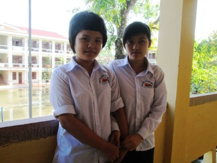 Bị bệnh, cô bé Hảo vẫn luôn lạc quan vui vẻ bên bạn bè.