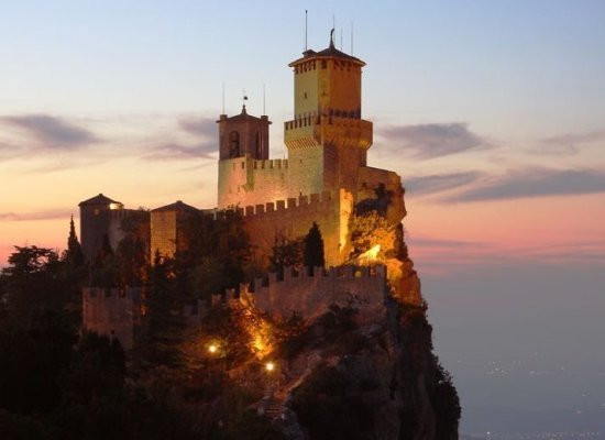 Ngỡ ngàng những tòa lâu đài đẹp nhất thế giới ảnh 3