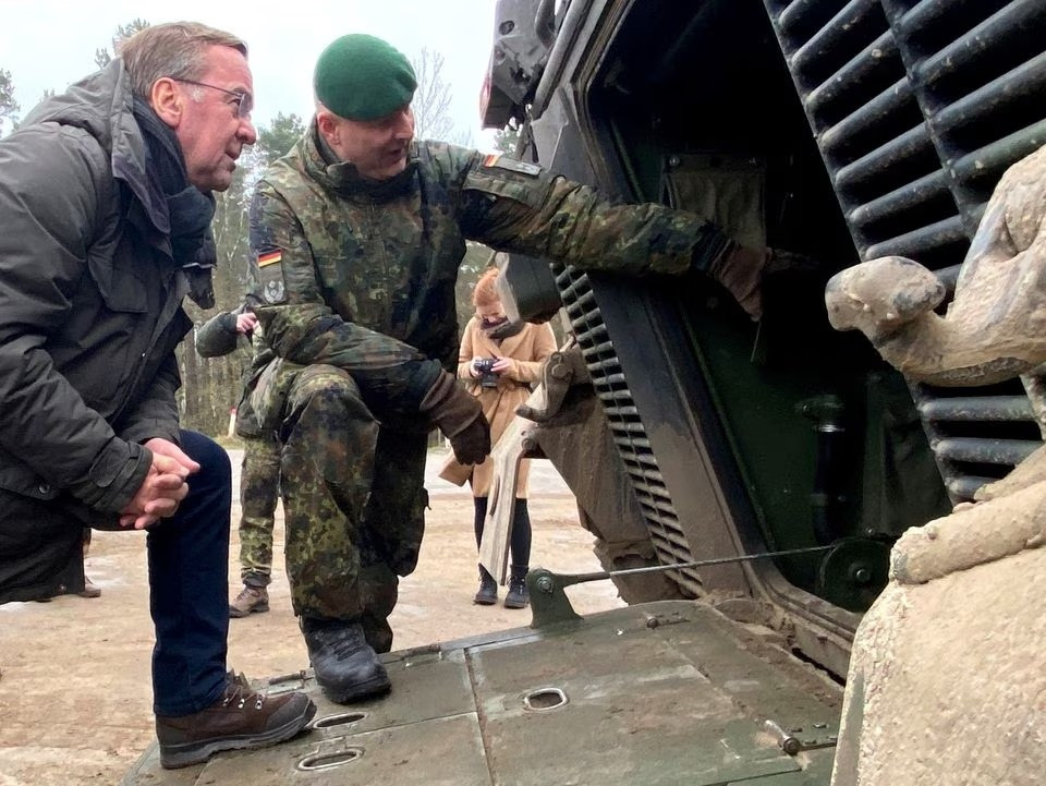 Bộ trưởng Quốc phòng Đức Boris Pistorius tại căn cứ Munster. Ảnh: Reuters