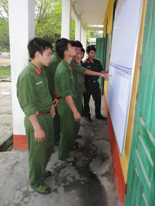 Bộ đội ở đảo Trần. Ảnh: Văn Công. Bộ đội ở đảo Trần Ảnh: Văn Công