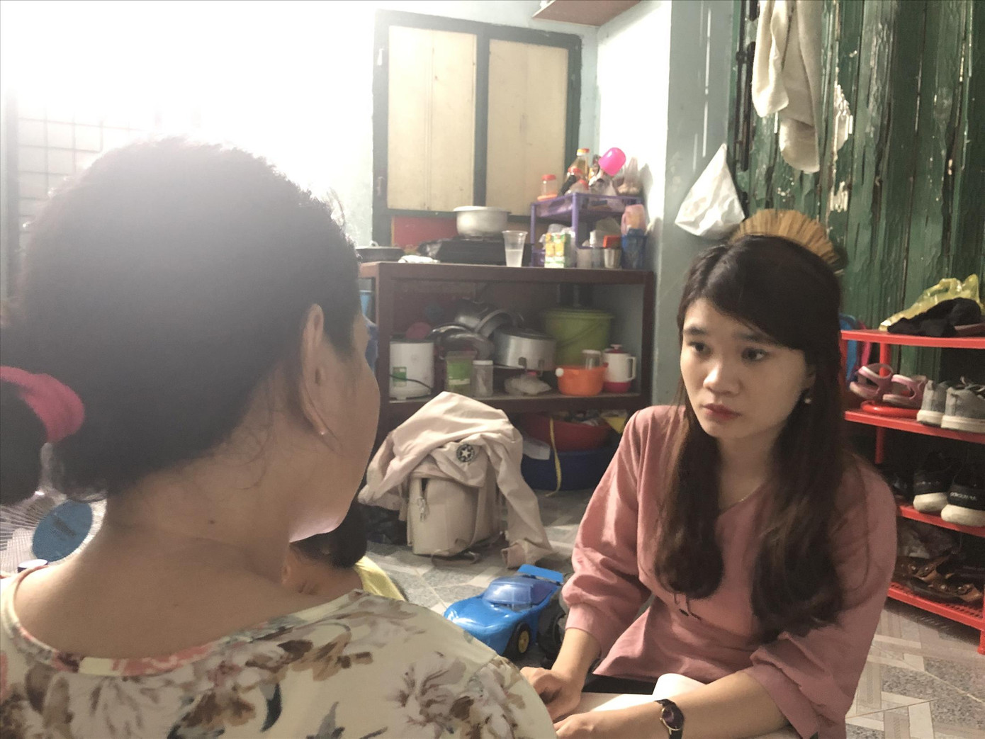 Vụ bé 5 tuổi bị xâm hại tại nhà: Xuyên đêm tìm công lý cho con ảnh 3 Vụ bé 5 tuổi bị xâm hại tại nhà: Xuyên đêm tìm công lý cho con ảnh 3