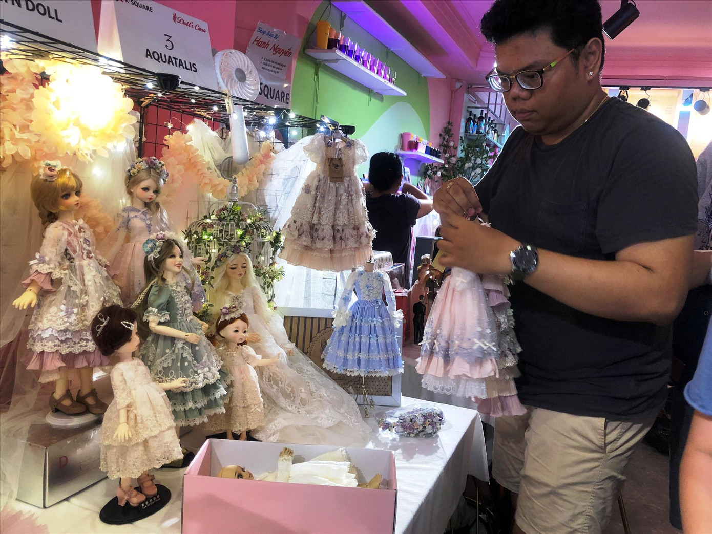 Lạc lối ở 'xứ sở thần tiên' với thú chơi búp bê ảnh 1