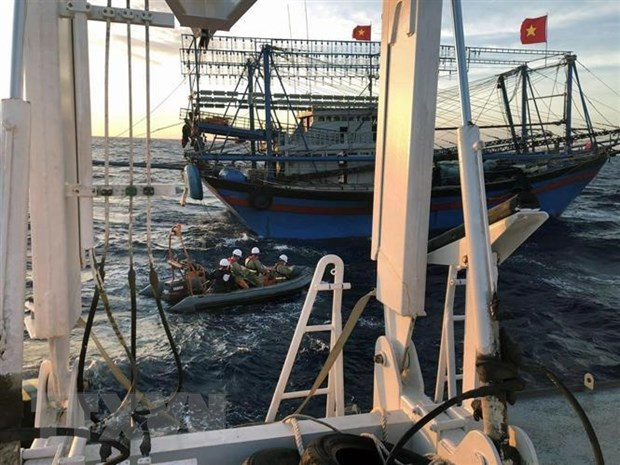 Vụ 9 ngư dân mất tích: Tối nay đưa hai thi thể vừa phát hiện về Nghệ An ảnh 1 Vụ 9 ngư dân mất tích: Tối nay đưa hai thi thể vừa phát hiện về Nghệ An ảnh 1