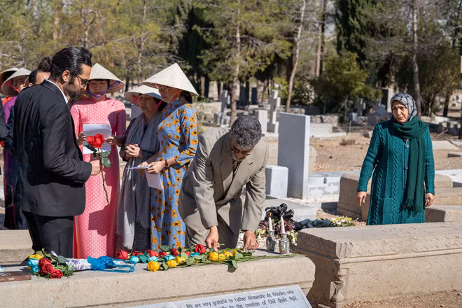 Ngược nguồn chữ Việt, Kỳ 4: Đoàn hành hương ảnh 1