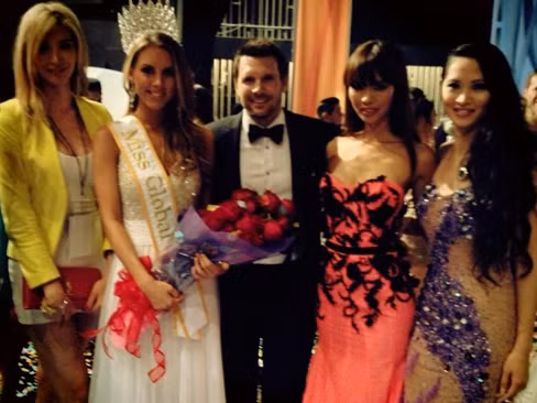 Hà Anh, nam MC Rossi Morreale và người đẹp Canada giành vương miện Miss Global lần thứ nhất