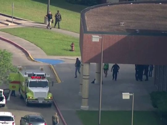 Nổ súng tại trường trung học ở Mỹ, nhiều người thương vong ảnh 7