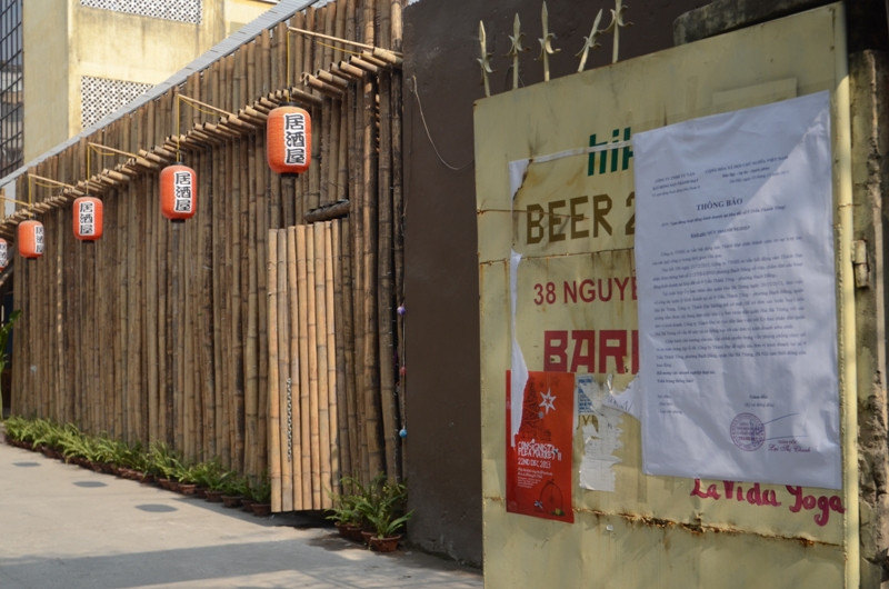 Cửa số 38 Nguyễn Huy Tự cũng được dán thông báo