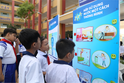 Nhiều phụ nữ phải đi bộ 6km để lấy nước sạch! ảnh 2