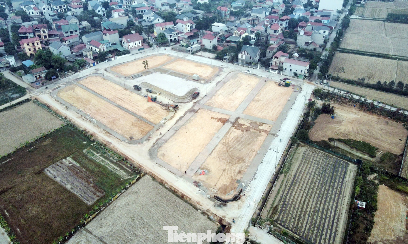 Toàn cảnh khu đấu giá 58 thửa đất ở thôn Đông Lai, xã Quang Tiến (huyện Sóc Sơn) gây xôn xao dư luận những ngày qua khi có người trả giá 30 tỷ đồng/m2 rồi &quot;xin&quot; rút.