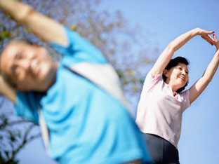 Phụ nữ cần duy trì tập luyện thưỡng xuyên để phòng bệnh tim mạch và loãng xương