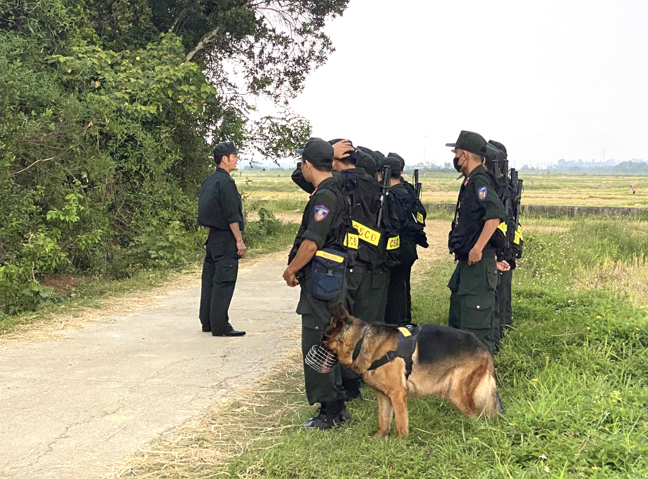 Lực lượng Công an đang truy tìm hung thủ Võ Thế Hùng Lực lượng Công an đang truy tìm hung thủ Võ Thế Hùng