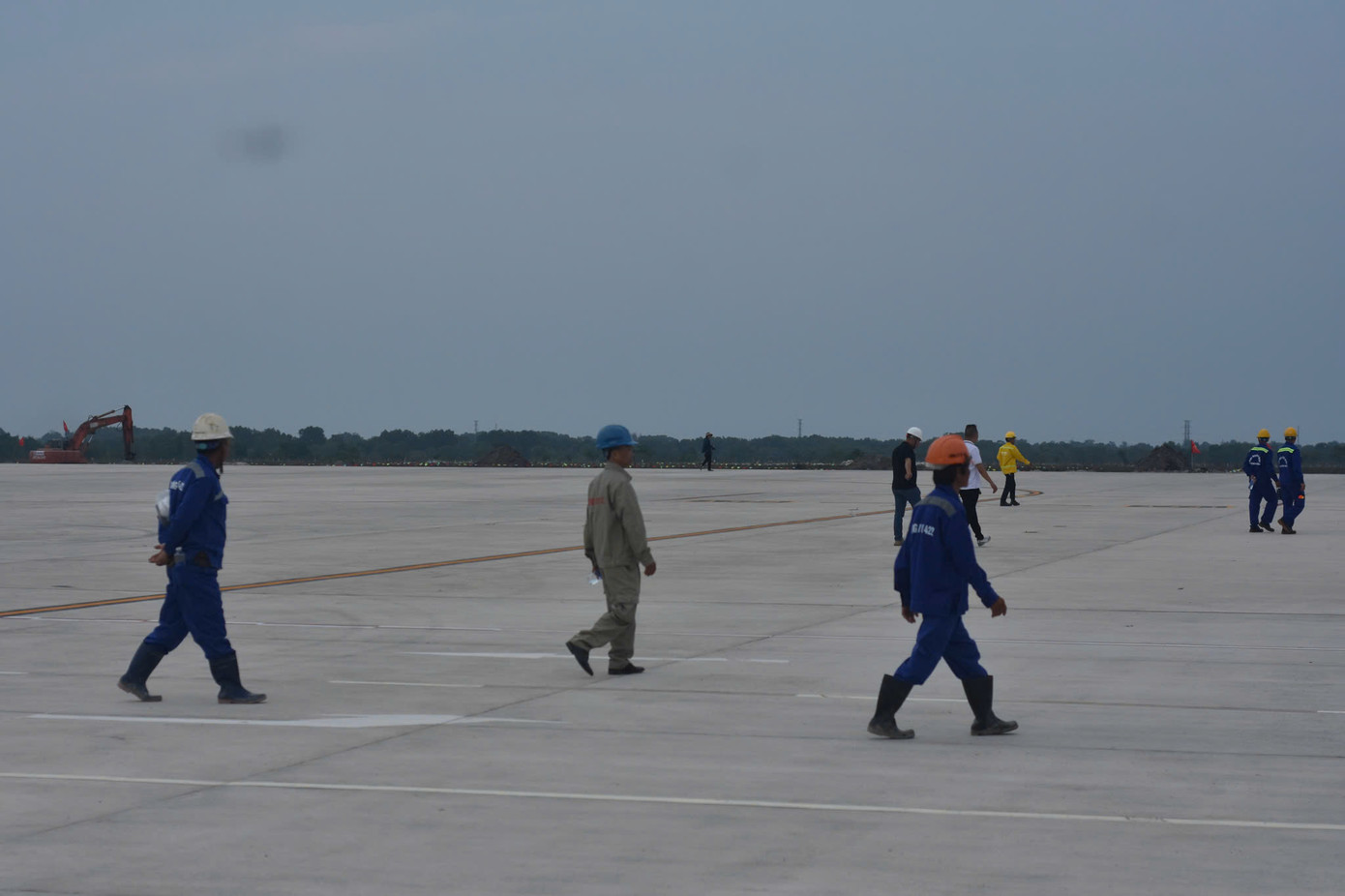 Ngày 3/5, ông Lê Đức Tiến - Phó Chủ tịch UBND tỉnh Quảng Trị, cho biết, đến nay công tác GPMB đã hoàn thành 241,3ha/265,3ha (đạt 91%), gồm toàn bộ khu vực đường băng, nhà ga, sân đỗ; còn lại 24,1ha chủ yếu liên quan đến các hộ dân phải tái định cư đang được tiếp tục triển khai.