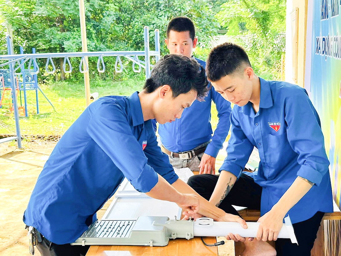 Tuổi trẻ huyện Đakrông, tỉnh Quảng Trị góp phần tích cực trong xây dựng thị trấn Krông Klang trở thành đô thị “Sáng - xanh - sạch - đẹp - văn minh - an toàn”. Ảnh minh họa