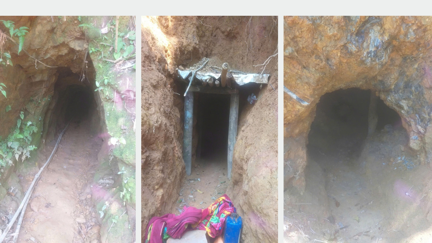 Các hầm khai thác vàng trái phép ở khu vực rừng 2 xã Vĩnh Ô và Vĩnh Hà ở huyện Vĩnh Linh, tỉnh Quảng Trị