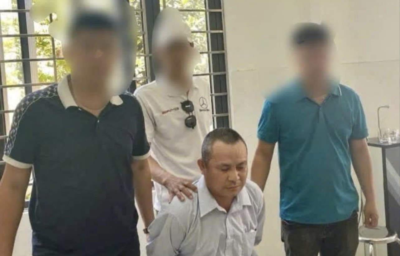 Công an tỉnh Quảng Trị chủ trì, phối hợp với Phòng Cảnh sát Hình sự Công an tỉnh Quảng Nam đã bắt giữ đối tượng Võ Thế Hùng tại phường Điện Ngọc, thị xã Điện Bàn. Ảnh: CAQT