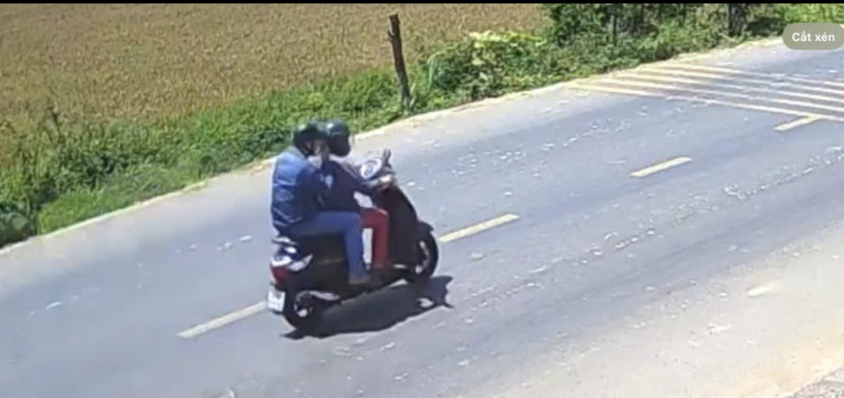 Sau khi gây án đối tượng Võ Thế Hùng đã bắt xe ôm ra Quốc lộ 1 để bắt xe khách đi vào Nam để trốn. Ảnh: CAQT