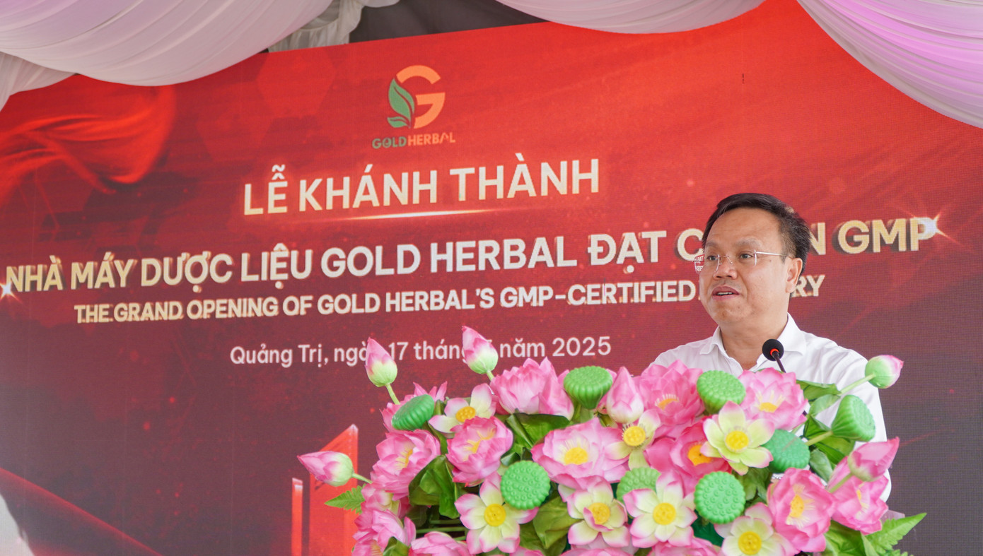 Phó Chủ tịch UBND tỉnh Quảng Trị Lê Đức Tiến đề nghị Công ty Cổ phần dược liệu Gold Herbal đẩy mạnh nghiên cứu phát triển sản phẩm và thương hiệu để tham gia sâu hơn vào chuỗi giá trị dược liệu quốc gia và quốc tế
