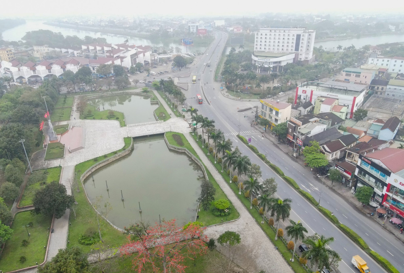Quốc lộ 1 đoạn qua thành phố Đông Hà, tỉnh Quảng Trị (Ảnh minh họa: Táo Hoàng) Quốc lộ 1 đoạn qua thành phố Đông Hà, tỉnh Quảng Trị (Ảnh minh họa: Táo Hoàng)